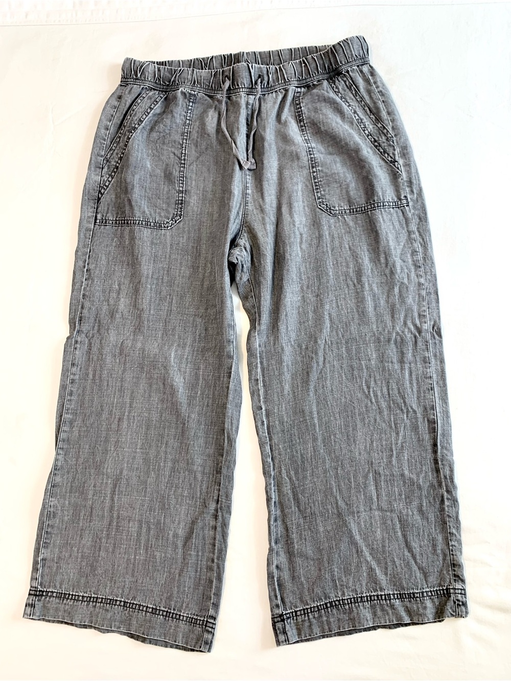 Splendid Women’s Crop Pants. Large - Picture 2 of 8